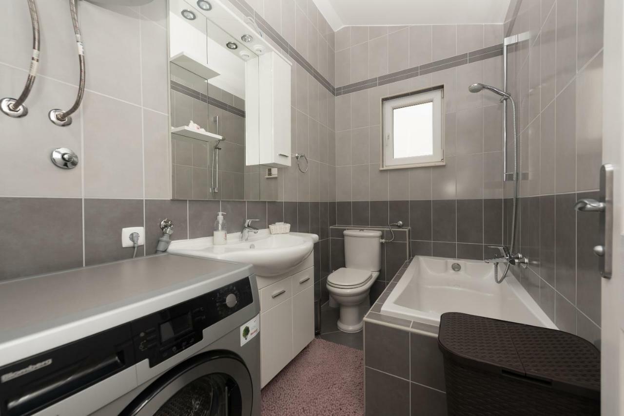 Apartments Naja Макарська Екстер'єр фото