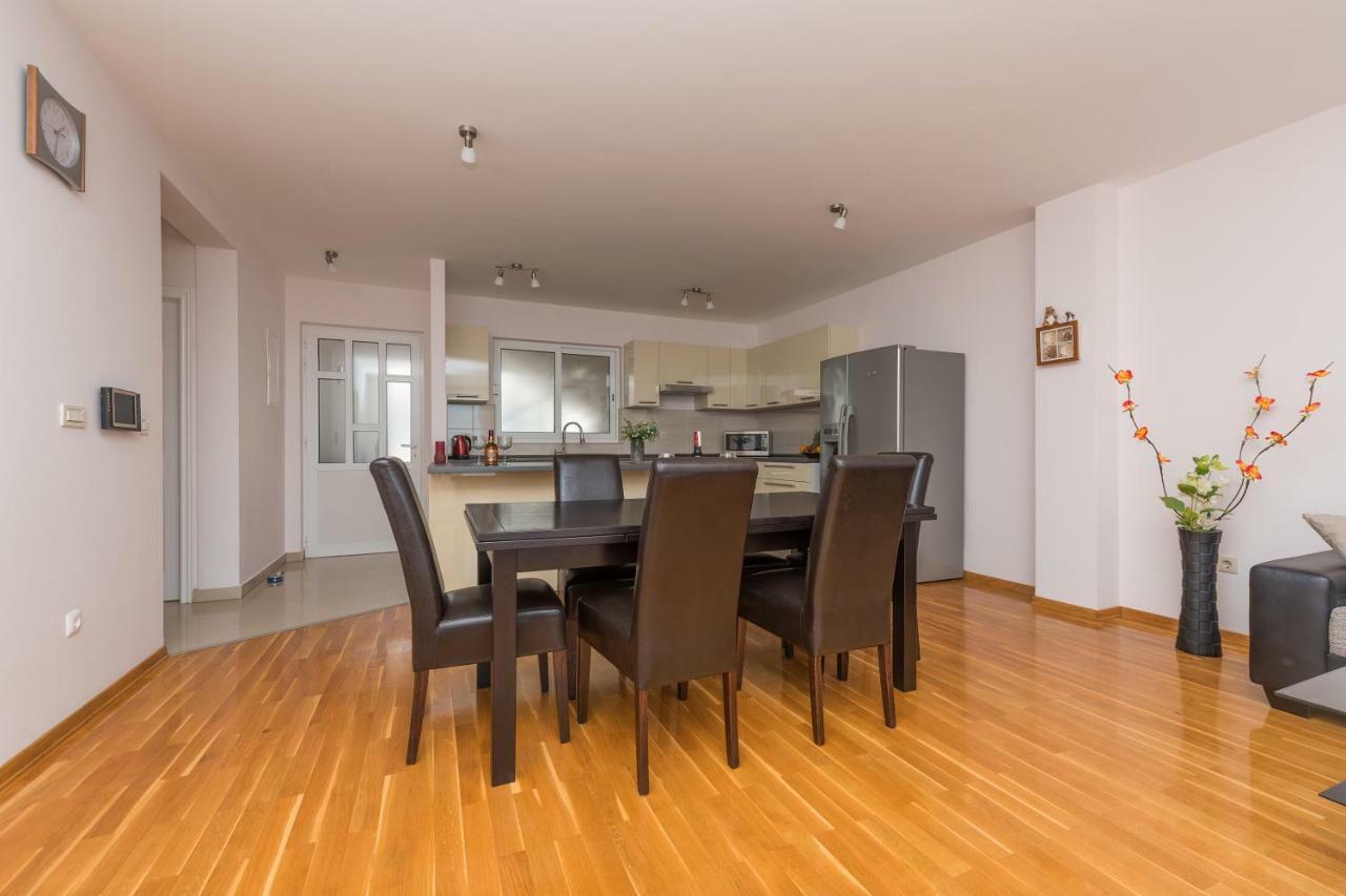 Apartments Naja Макарська Екстер'єр фото