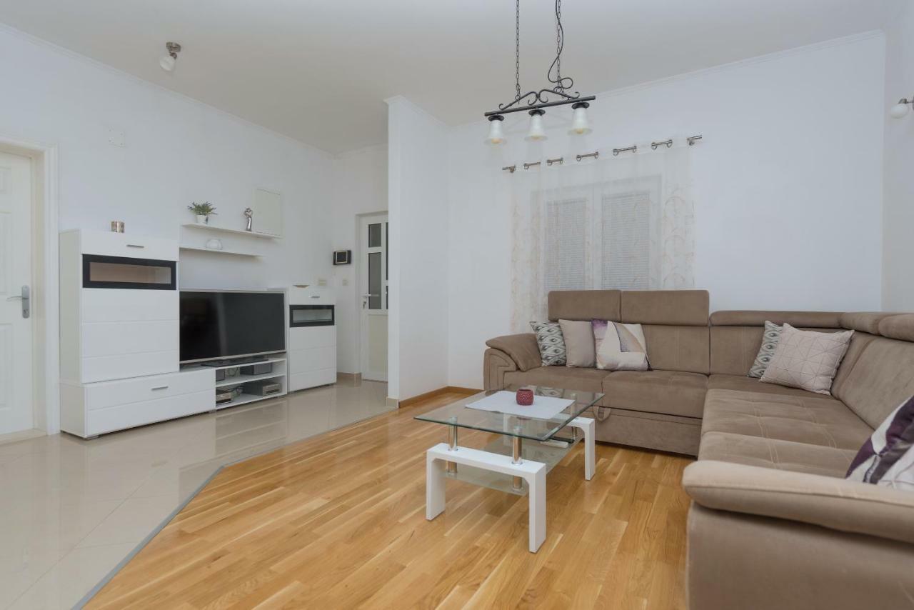 Apartments Naja Макарська Екстер'єр фото