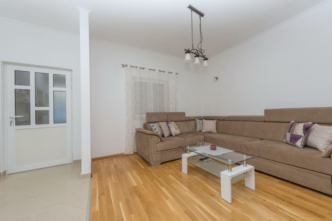 Apartments Naja Макарська Екстер'єр фото
