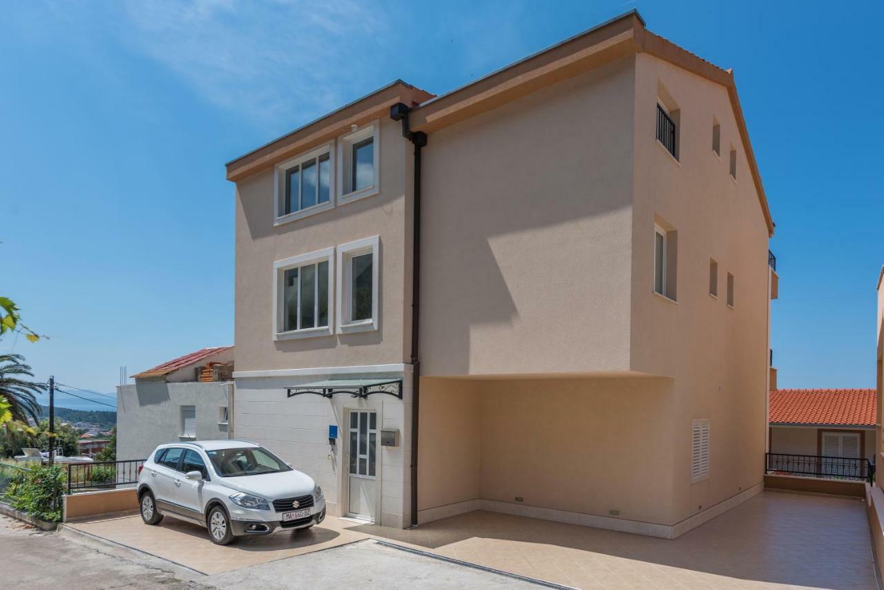Apartments Naja Макарська Екстер'єр фото